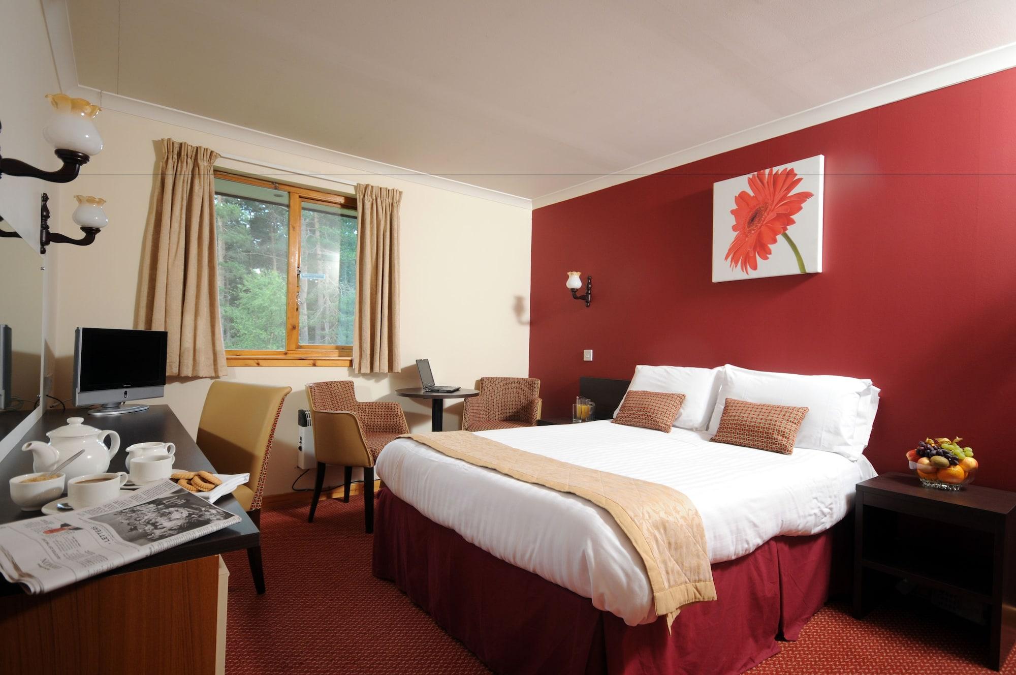 Highlander Hotel ‘A Bespoke Hotel’ Newtonmore Buitenkant foto