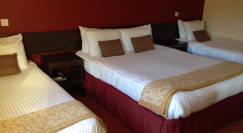 Highlander Hotel ‘A Bespoke Hotel’ Newtonmore Buitenkant foto