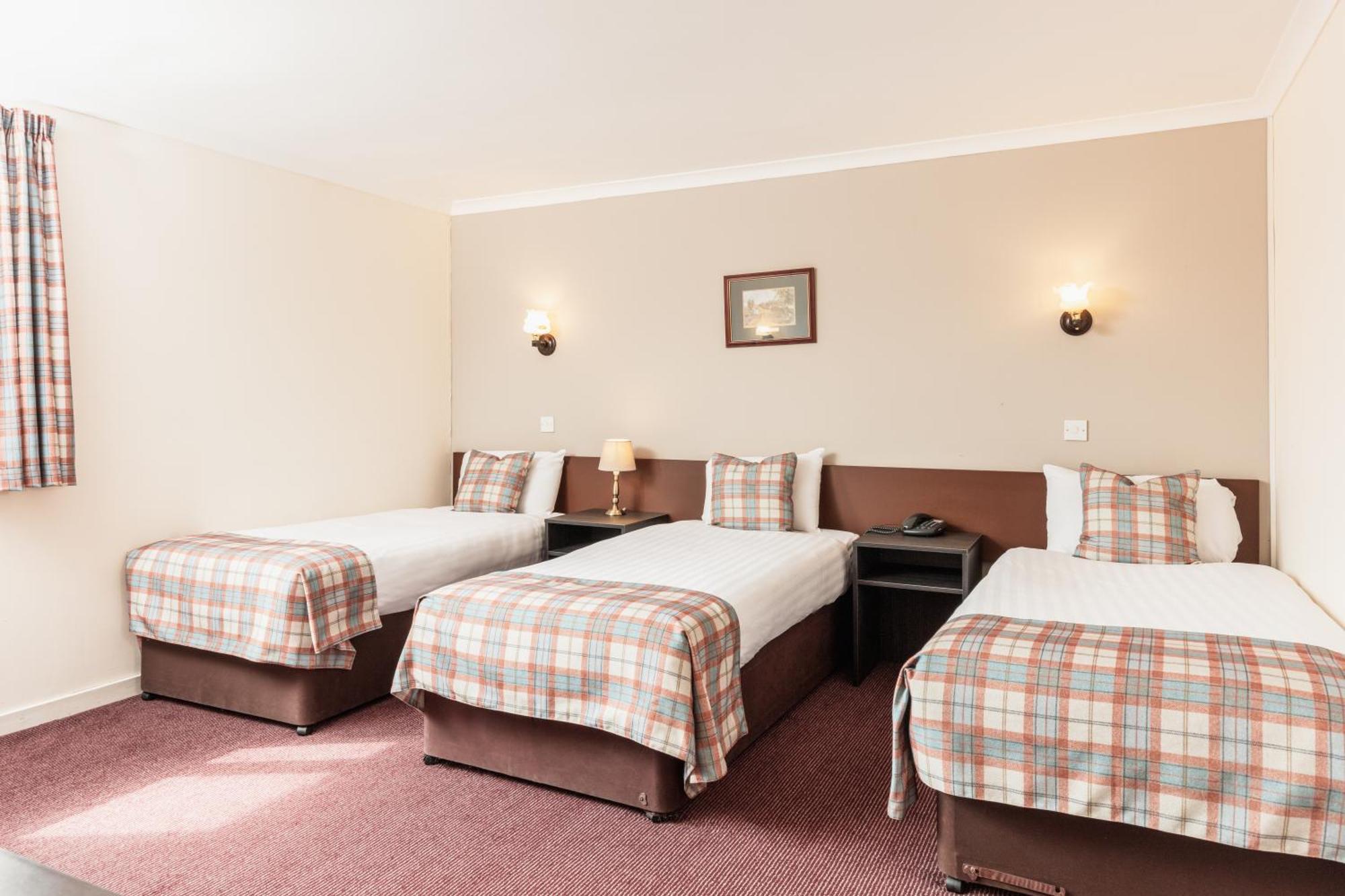 Highlander Hotel ‘A Bespoke Hotel’ Newtonmore Buitenkant foto