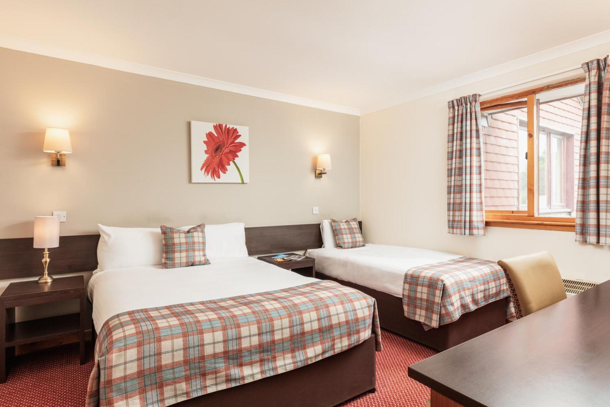 Highlander Hotel ‘A Bespoke Hotel’ Newtonmore Buitenkant foto