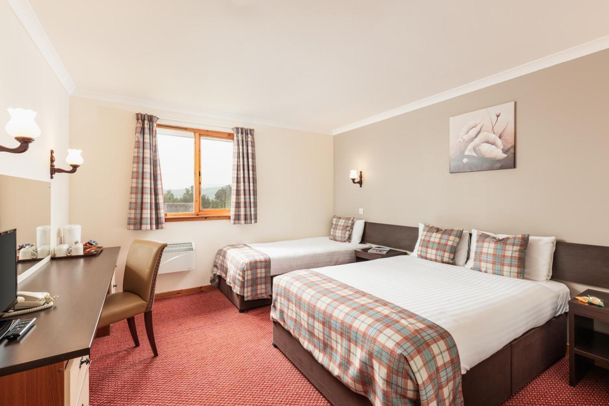 Highlander Hotel ‘A Bespoke Hotel’ Newtonmore Buitenkant foto