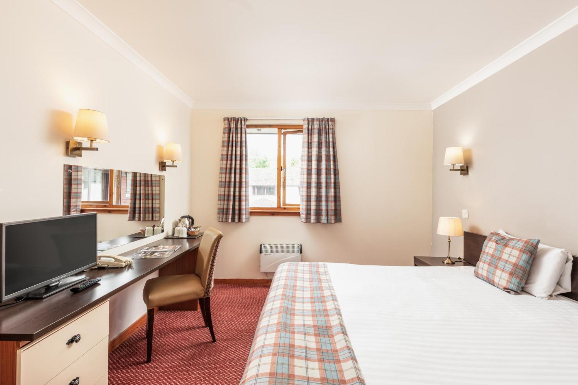 Highlander Hotel ‘A Bespoke Hotel’ Newtonmore Buitenkant foto