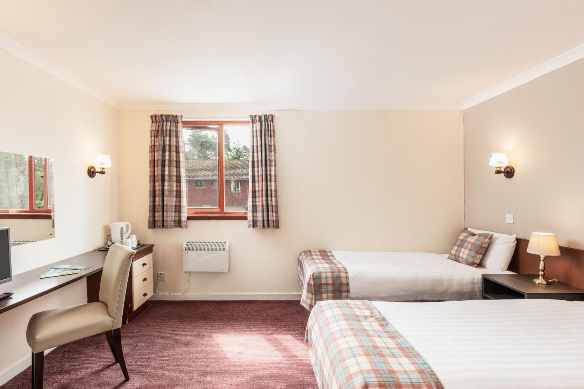 Highlander Hotel ‘A Bespoke Hotel’ Newtonmore Buitenkant foto