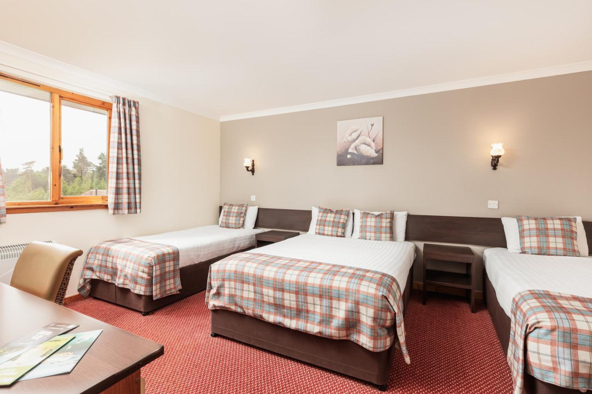 Highlander Hotel ‘A Bespoke Hotel’ Newtonmore Buitenkant foto
